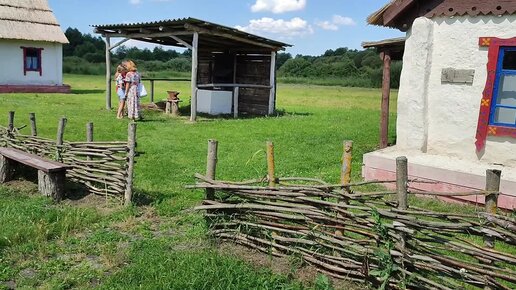 Местная деревня. Этническая деревня. Музей под открытым небом. Деревенское подворье. Деревня село.