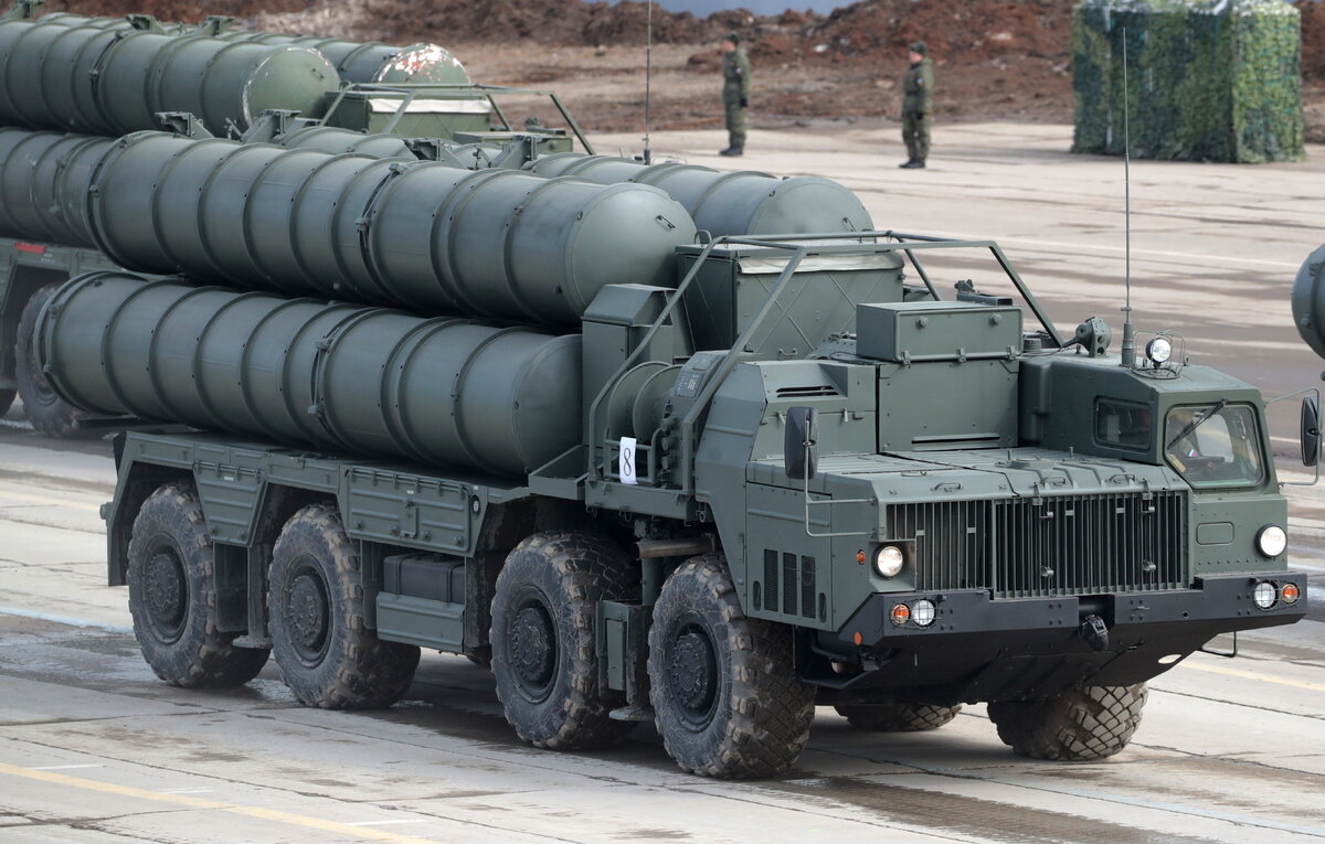    ЗРС С-400 "Триумф"  Сергей Бобылев/ТАСС