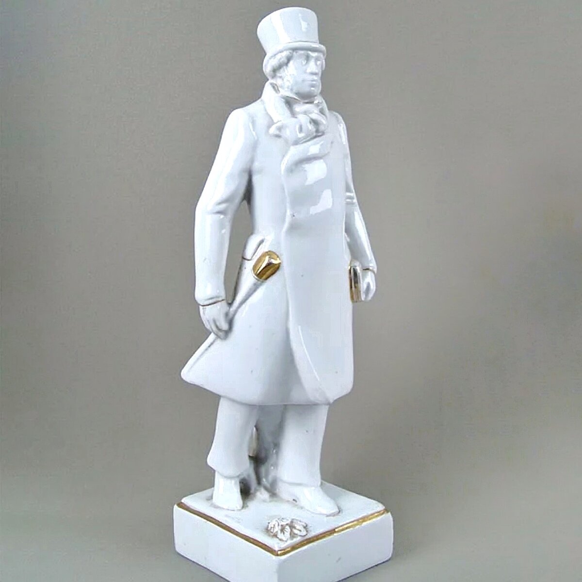 Фигура пушкина
