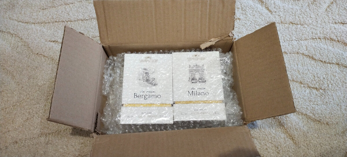 Получила духи в такой большой коробке, а их всего два