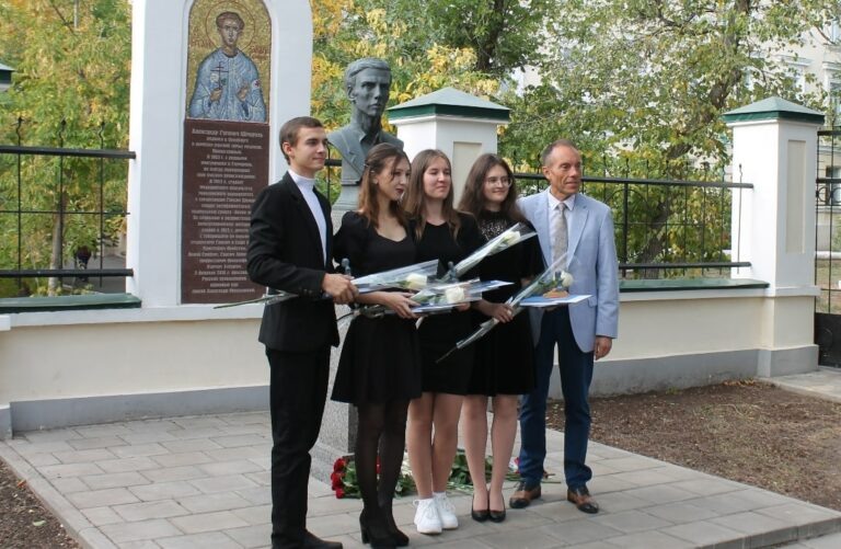    Оренбургским студентам вручили стипендии имени Александра Шмореля Кристина Просвиркина