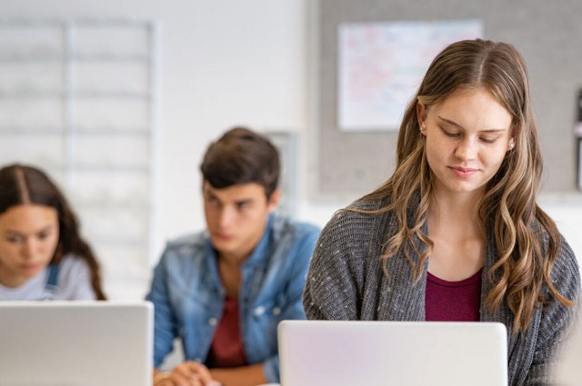    Участники пилотного проекта не только хорошо изучили несколько языков программирования, но и смогли создать свои проекты, а кое-кто даже нашёл работу и получил первую зарплату.