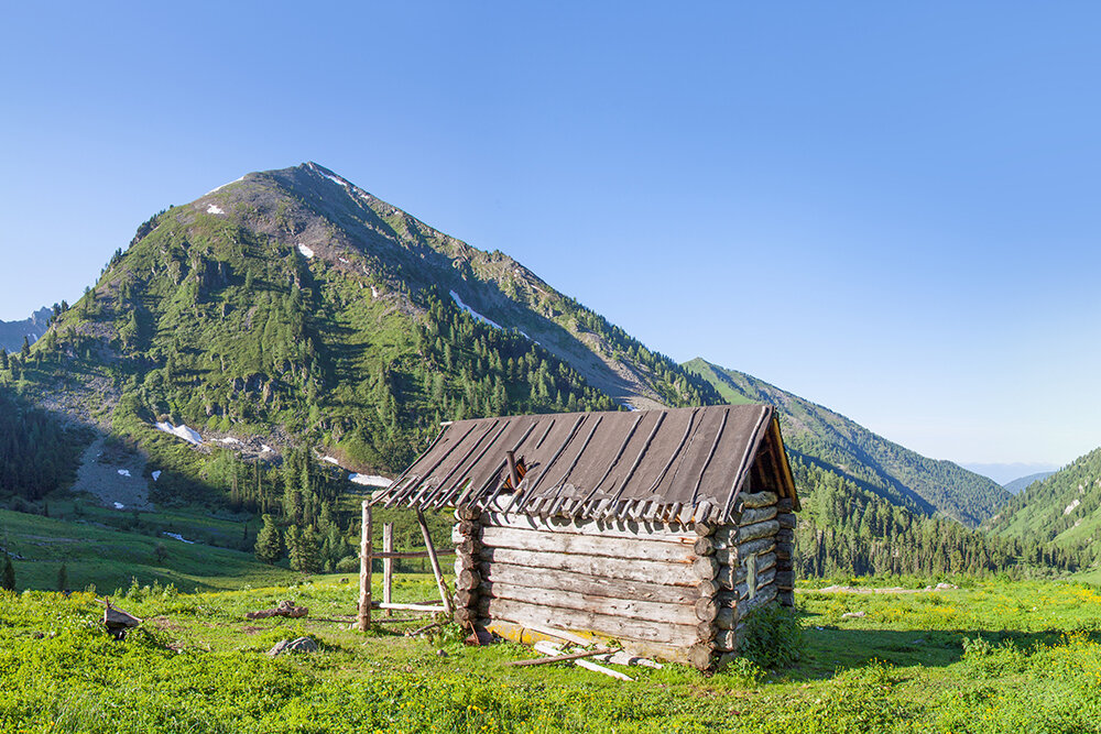 Хижина чабана в горах