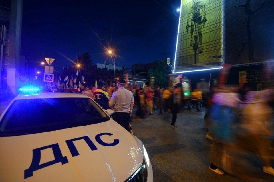     Сотрудники ДПС разбираются в обстоятельствах аварии Алексей БУЛАТОВ