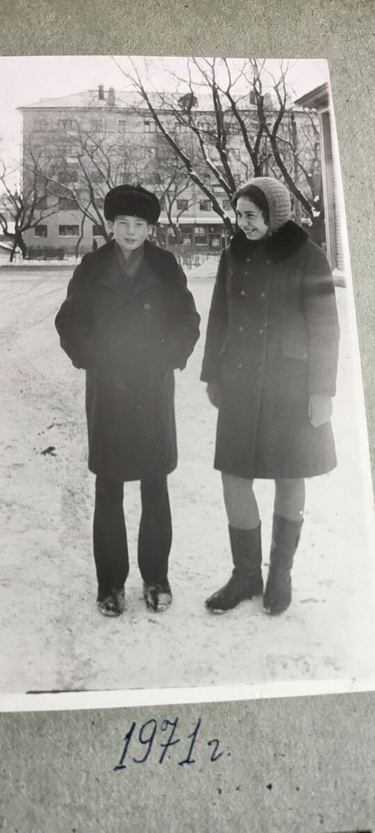 Из семейного альбома.  Из песни слова не выкинешь)) Здесь я с братом.