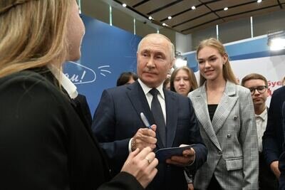    Путин посетил мастерскую управления «Сенеж» в Подмосковье ©Екатерина Чеснокова РИА Новости