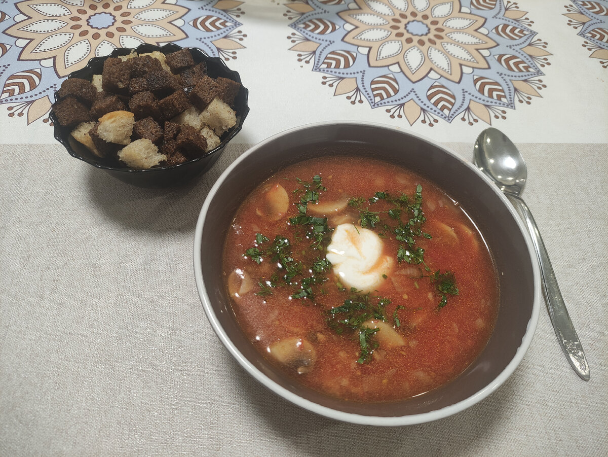 Томатный суп. Быстрый и очень насыщенный на вкус. 