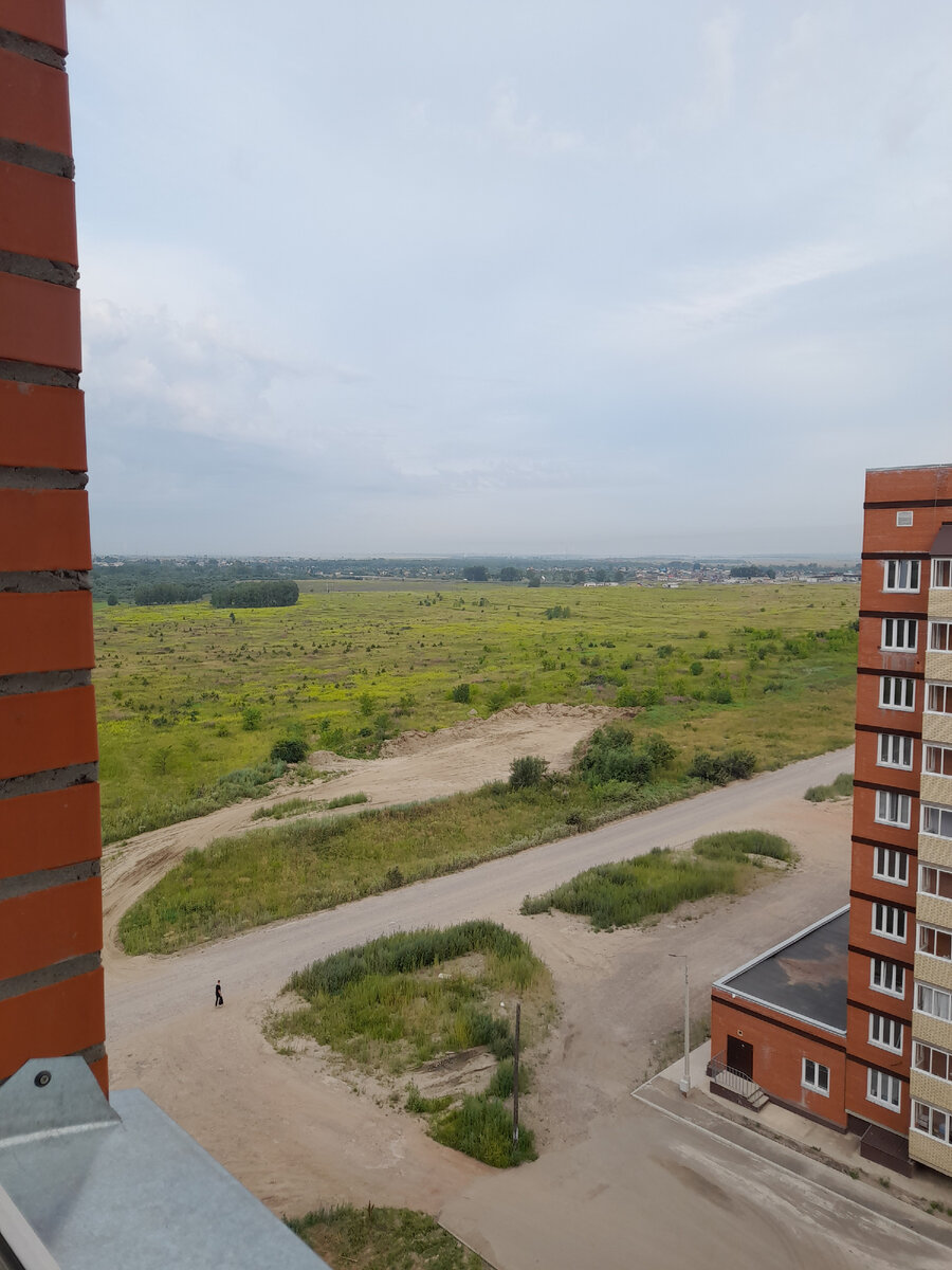 Вид из окна квартиры близкого человека.