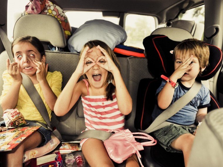 Ограничить разрешенную скорость движения для автомобилей с детьми, объединить ОСАГО и каско в один страховой полис, запросить личные данные всех водителей — это лишь часть идей и предложений со стороны крупных российских чиновников за последнюю неделю.