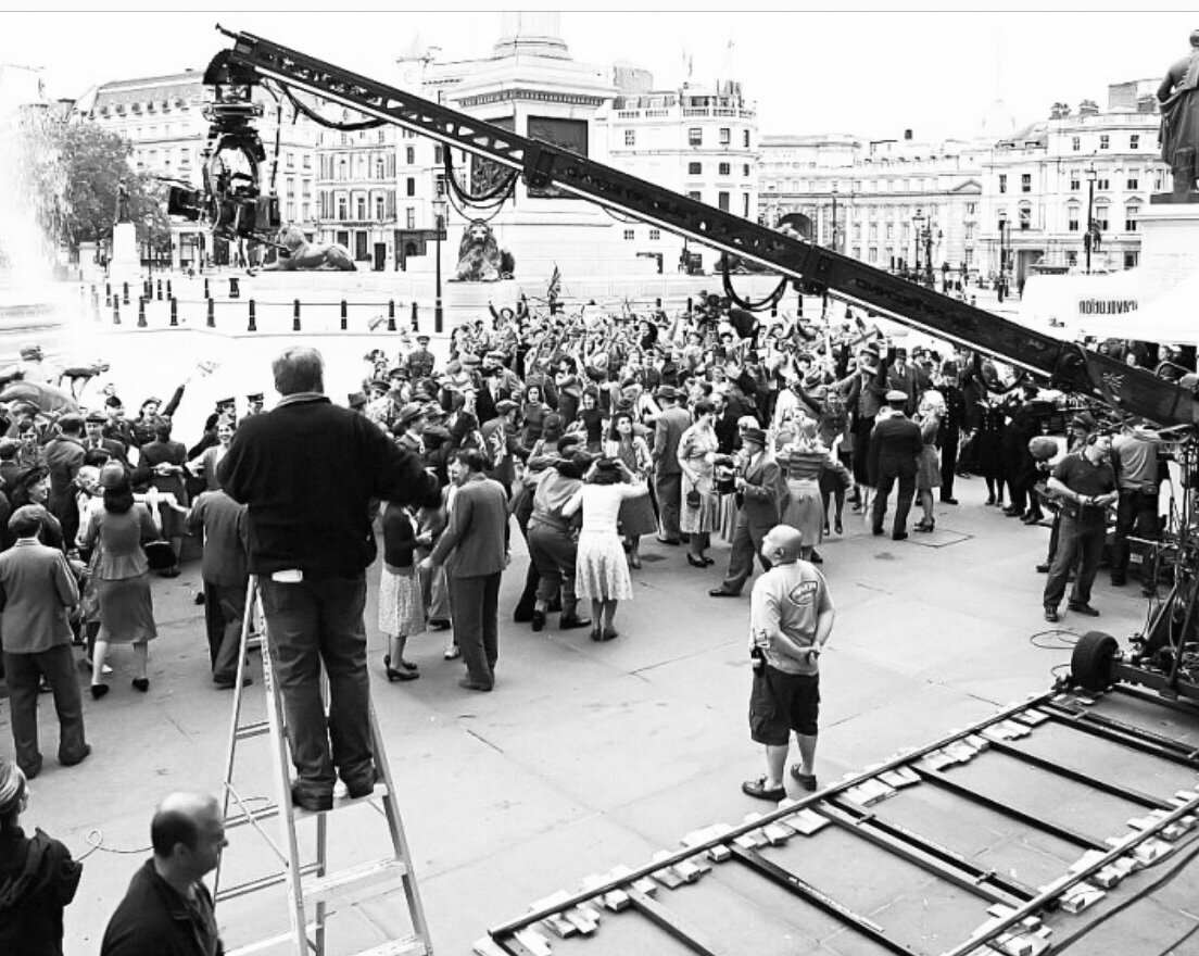 Массовка в москве. Массовка на съемках. Съемка массовых сцен. Съемки фильма массовка. Съемки фильма в Москве.