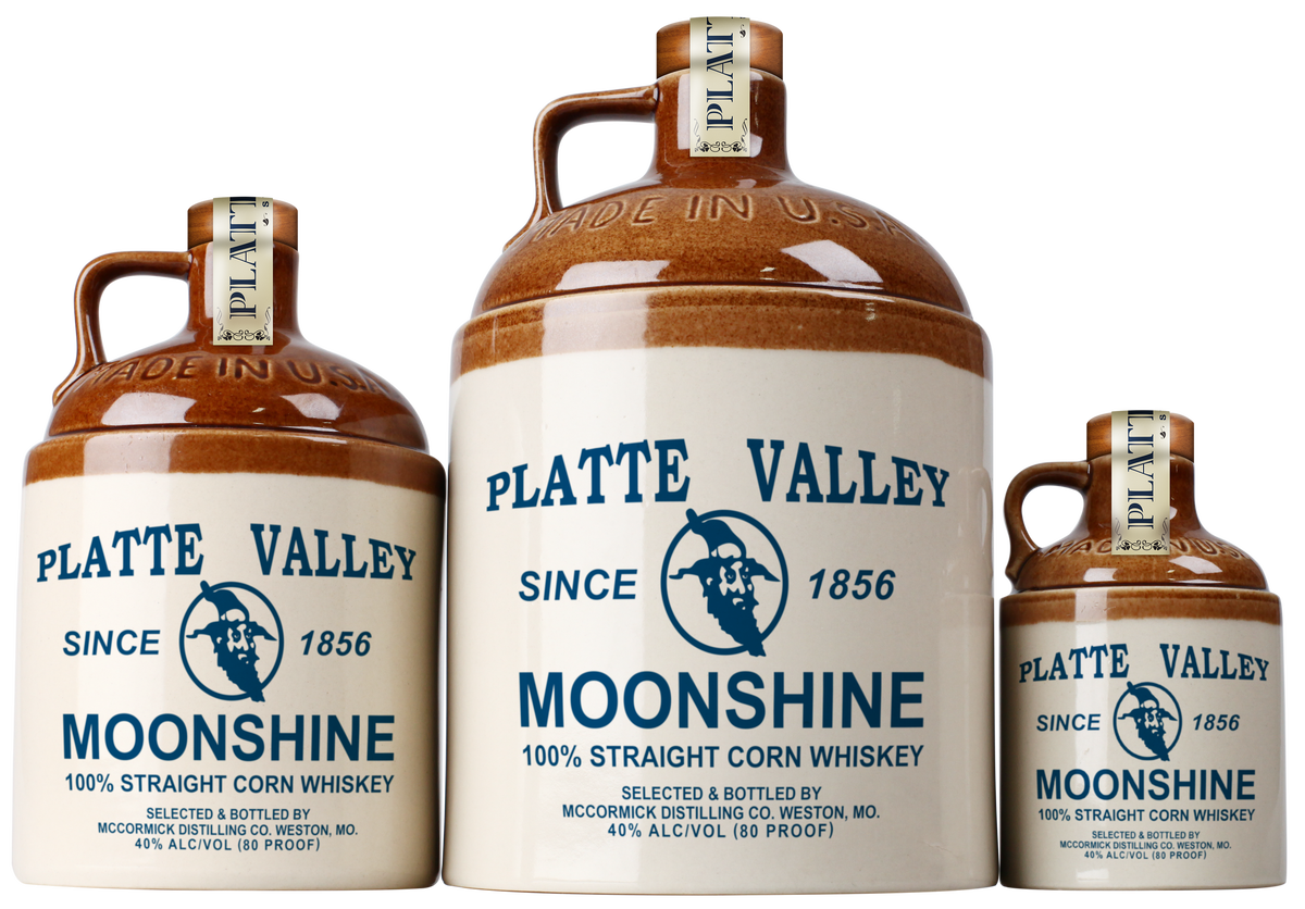 Moonshine. Муншайн самогон. Американский самогон Муншайн. Американские банки для самогона. Самогон напитки.