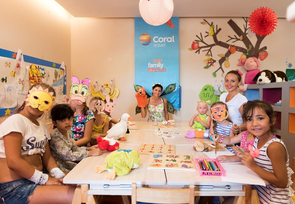 Аниматор в отеле. Sun family club меню. Sun family club меню. Sun family club coral. Coral travel sun family club.