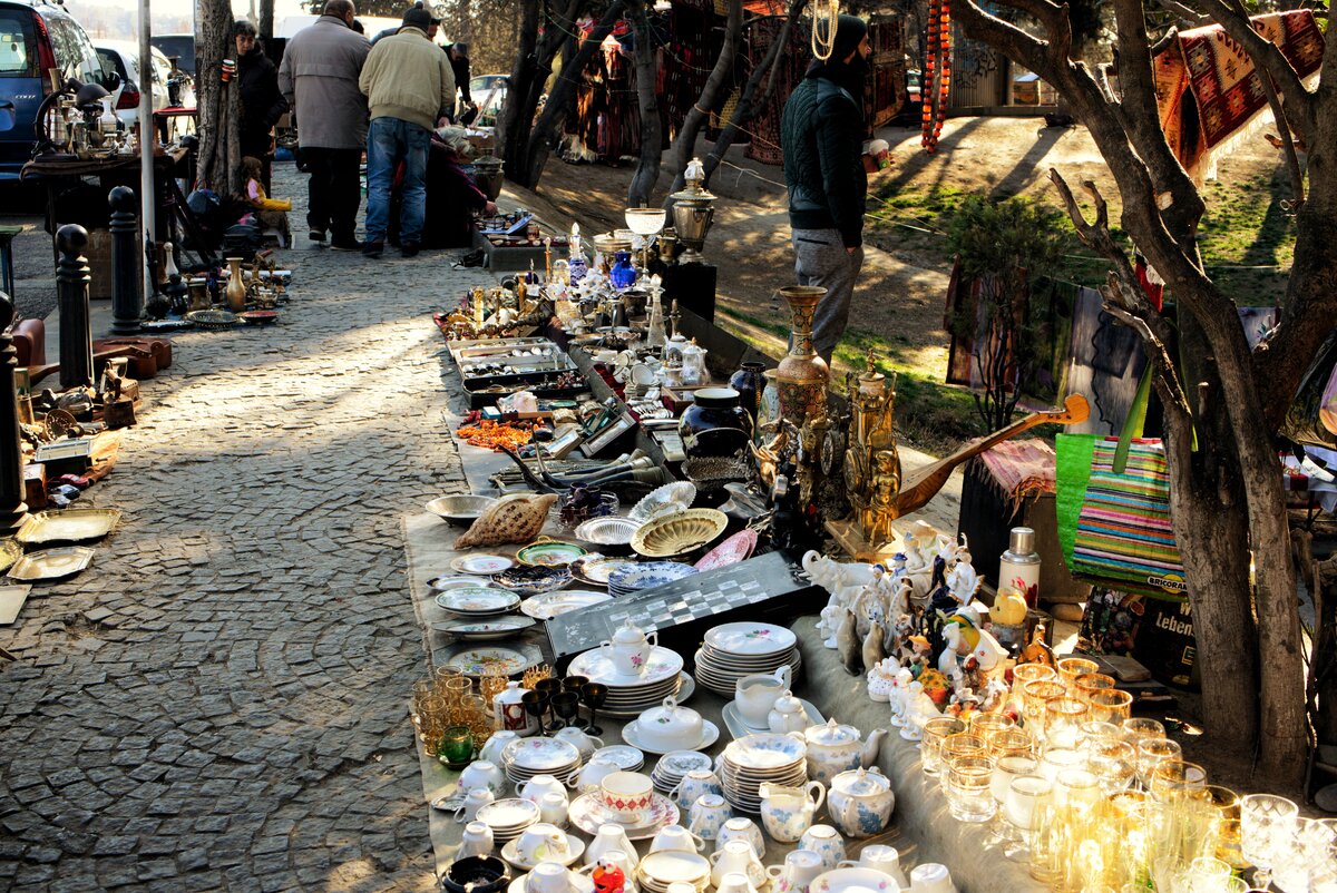 Уделка блошиный рынок москва. Где работают блошиные рынки. Московский блошиный рынок. Блошиный рынок. Блошка в калининграде блошиный рынок.