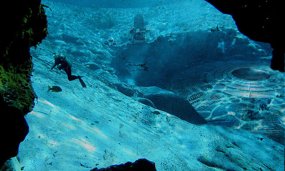  Так как тайны океана изучены мало, гипотез такой активности НЛО на воде существует несколько.
