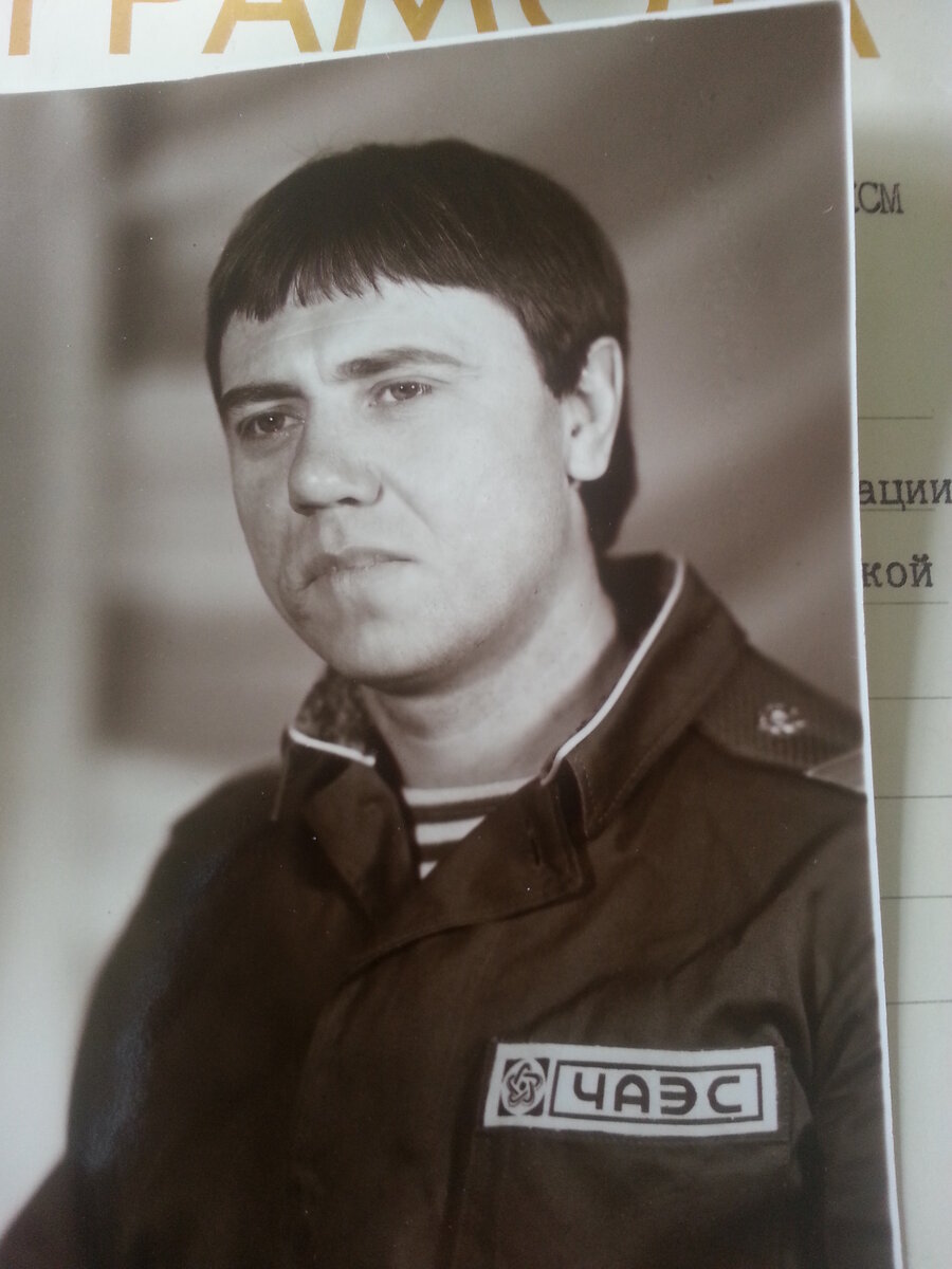 Иван Карасенко родился в 1954 году в  Краснотурьинске. В 1971 году окончил среднюю школу. В 1973 году был призван в ряду Советской Армии. В 1975 году был демобилизован и поступил на работу на Богословский алюминиевый завод. 