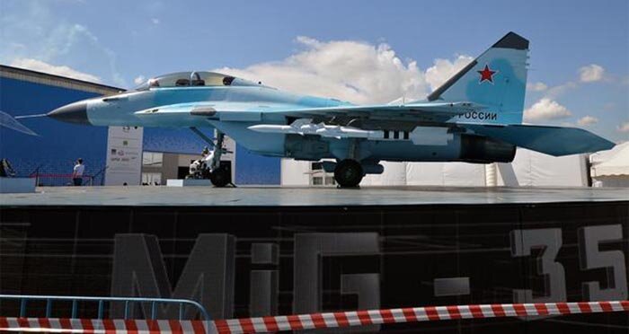 Российский многоцелевой истребитель МиГ-35 на авиасалоне в Ле Бурже.