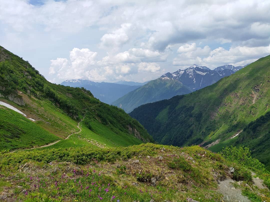 Бзерпинский карниз красная Поляна вид