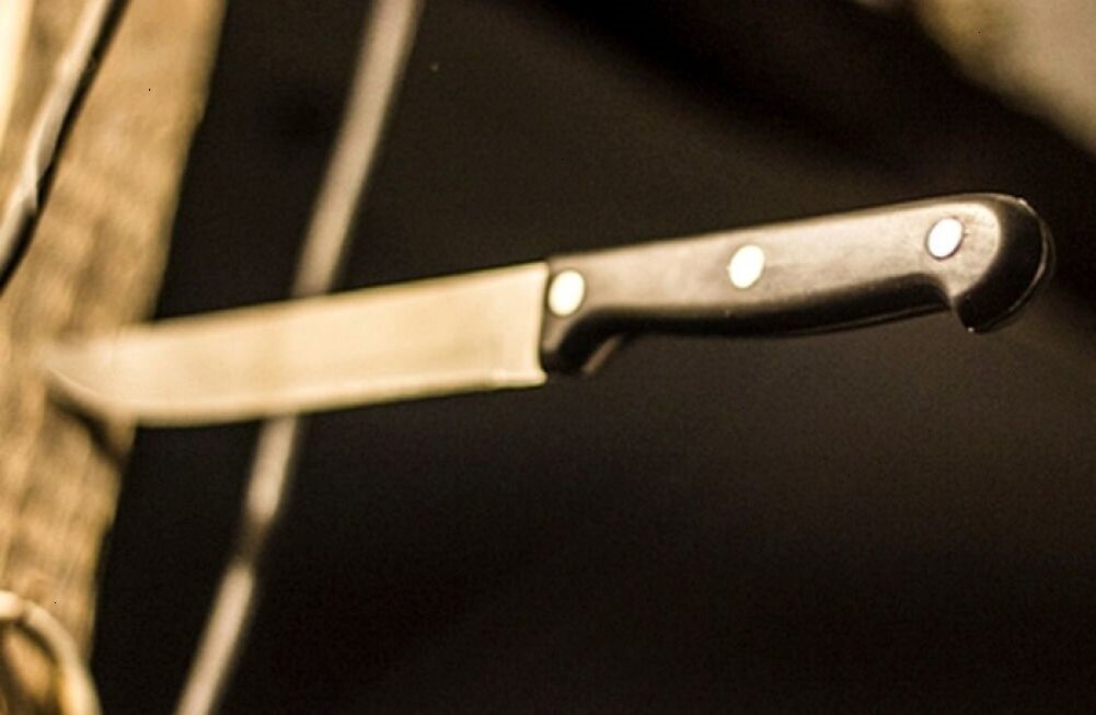 зачем втыкают нож в дверной косяк, что значит примета - фото infpol.ru 