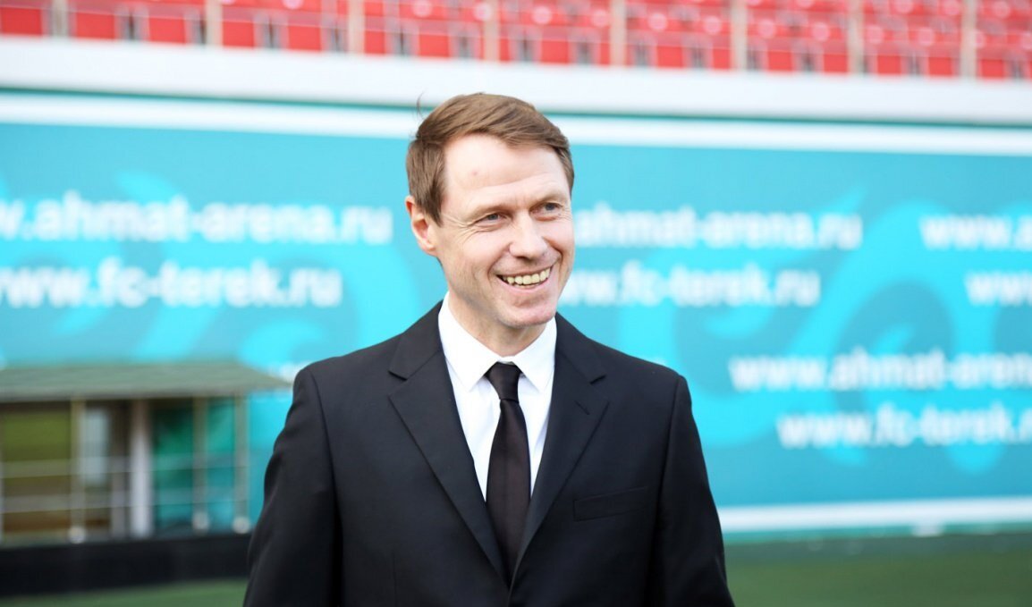 Кононов министр спорта. Олег Кононов актер. Олег Кононов самолет на фото. Кононов Олег Евгеньевич биография.