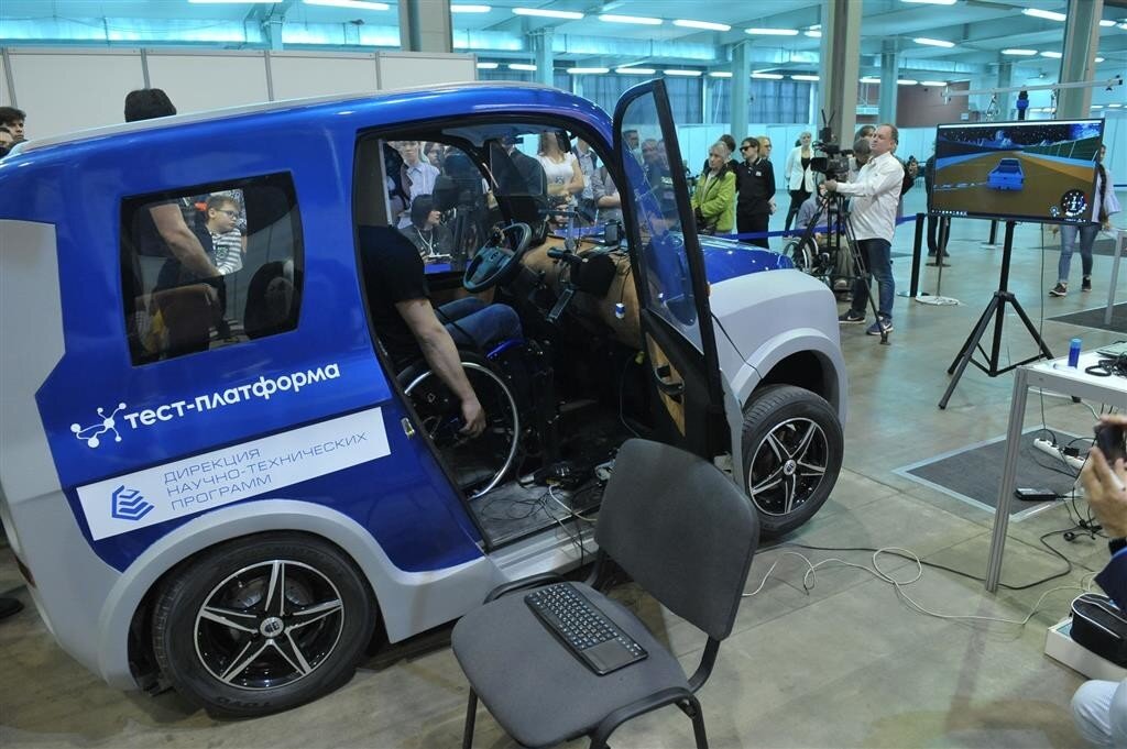 Зетта, управляемая нейроконтроллером. Университет Лобачевского.