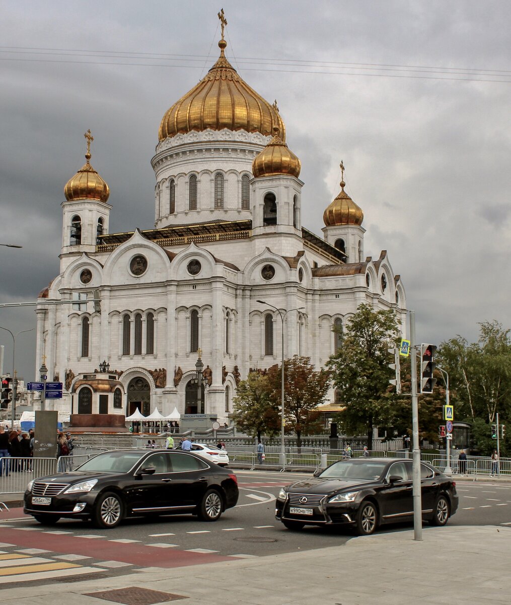 Метро кропоткинская храм христа. Храм метро Кропоткинская. Храм Христа Спасителя метро Кропоткинская. Храм на Кропоткинской Москва. Кропоткино храм Христа.