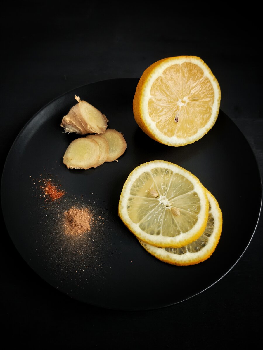Лимон, имбирь, кайенский перец, корица 