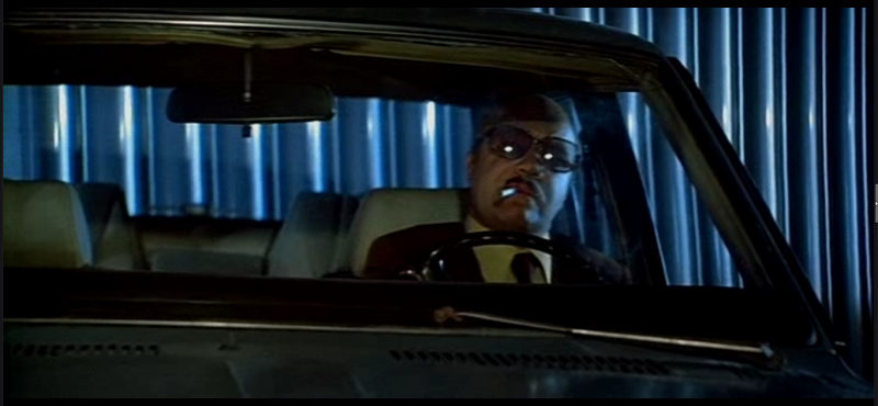 Сигарету из пачки за границей тоже никто просто так не достаёт, надо с подвывертом. И кисляк смордячить понадменнее, чтобы сразу было понятно, вот крутой загранишный парень.Ну, и очки, конечно же.