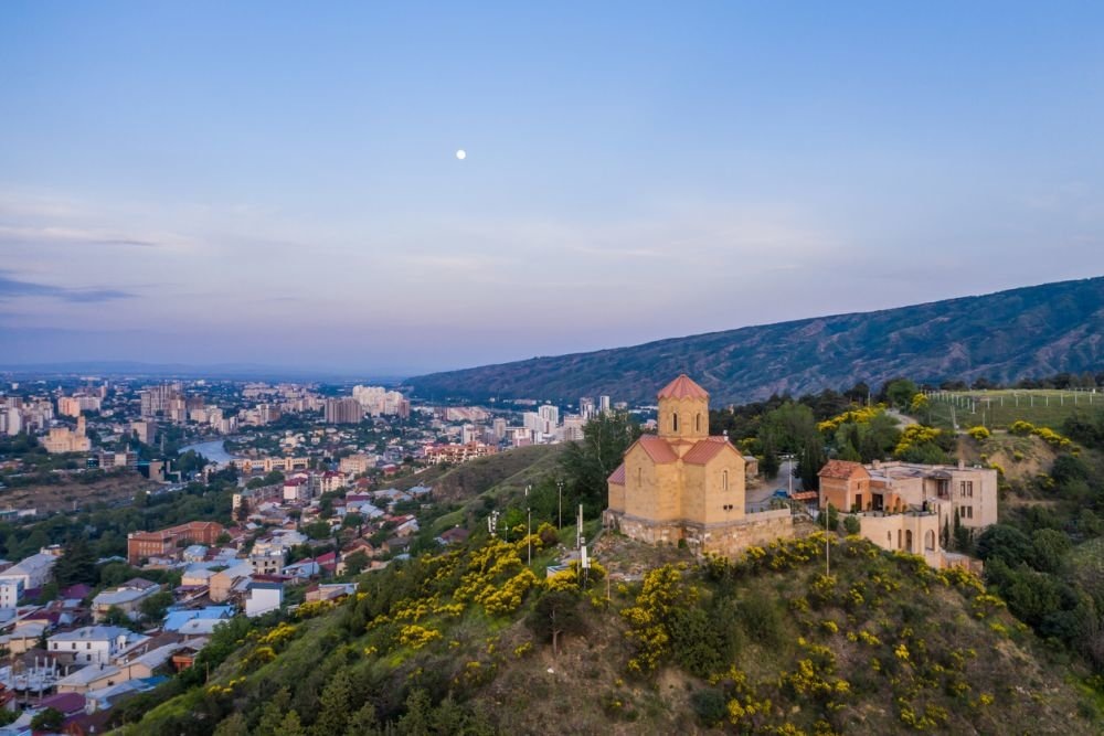 rg.ru, а своих фотографий из Тбилиси у меня нет - Грузия в голову ударила