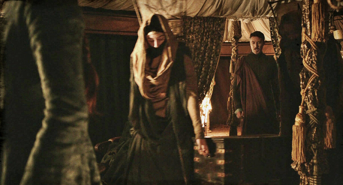 Сёстры с ларцом, в которых останки Неда Старка. Источник gameofthrones.fandom.com