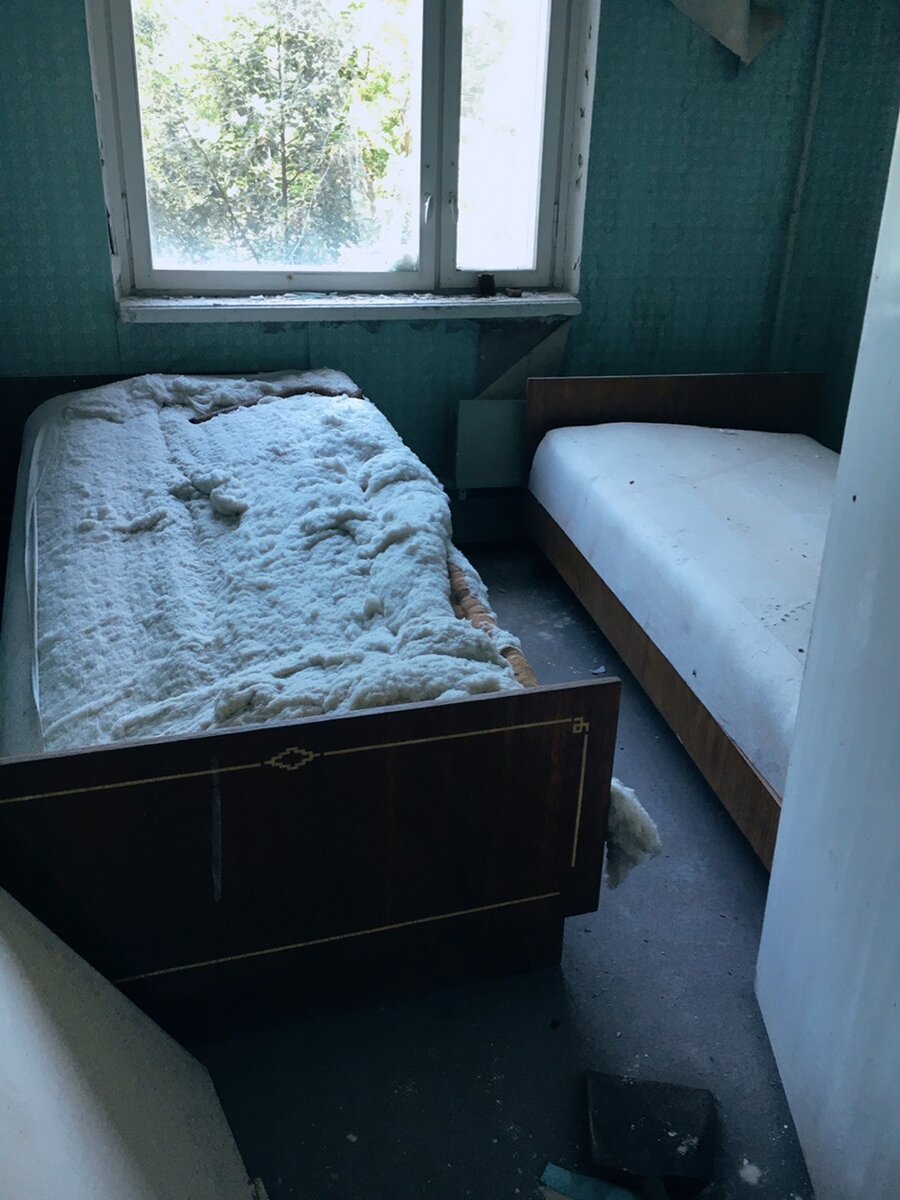 Зашли в припятскую квартиру, где никто не живет уже 33 года из-за радиации и аварии на ЧАЭС