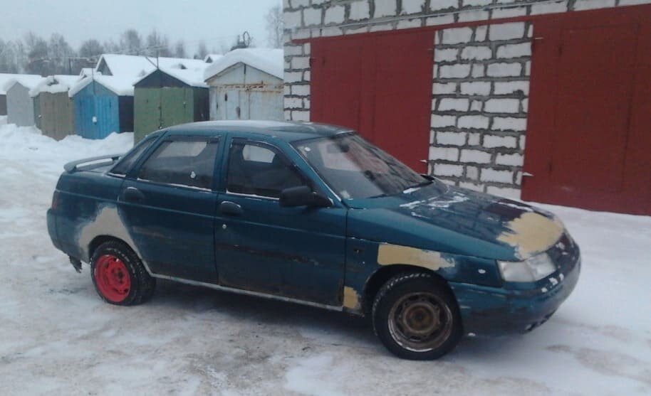 ВАЗ 2110 серебристая гнилая