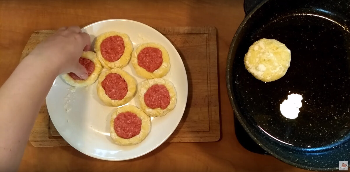 Три очень быстрых рецепта закусочных пирожков с мясом