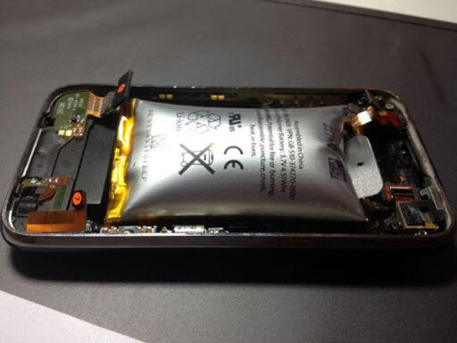 С батареей все в порядке было, это вы ее так :) Фото из доступных источников