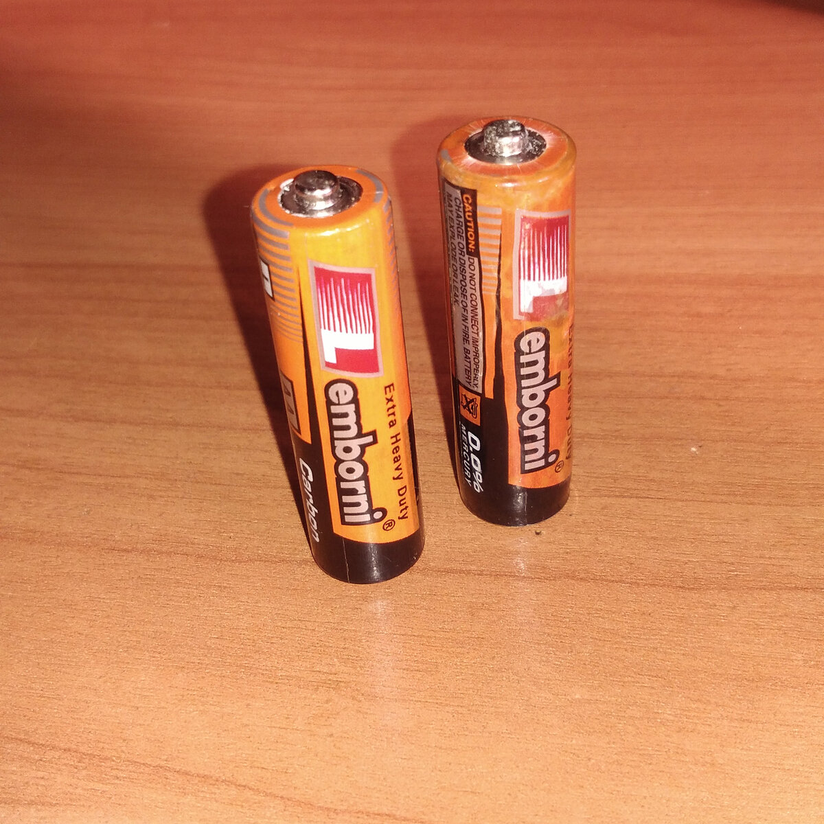 Можно любые: заряженные или разряженные 