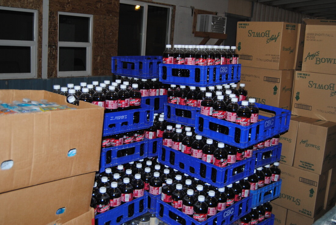 Много товаров поступает из супермаркетов