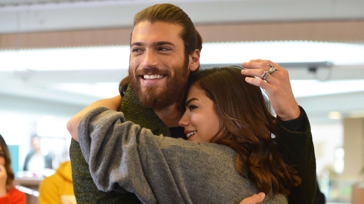 Джан и Демет на съемках «Ранней пташки»