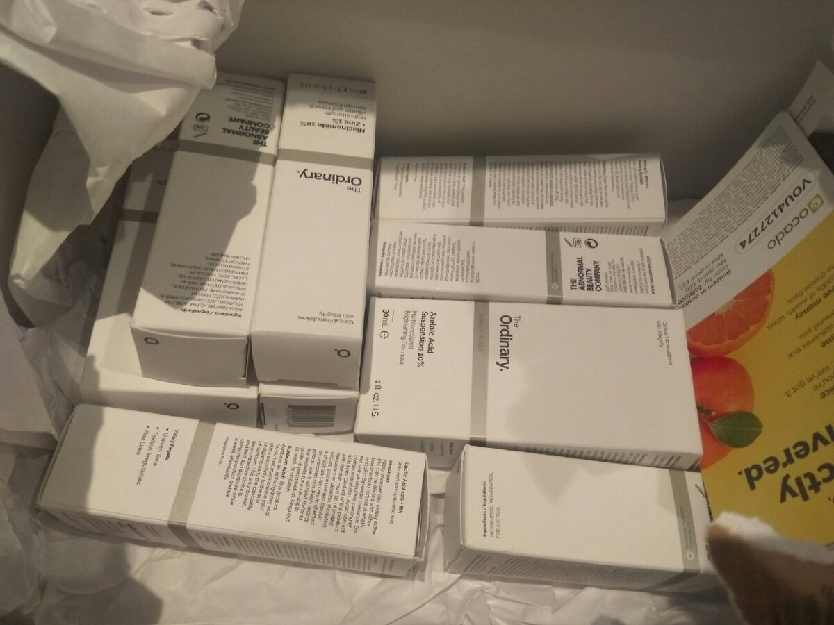 А пока можете посмотреть на свежераспакованную посылку с 9 бестселлерами от The Ordinary :)