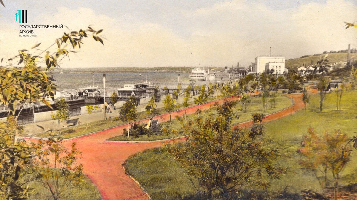 Панорама набережной реки Кама, 1960. Источник: ГАПК