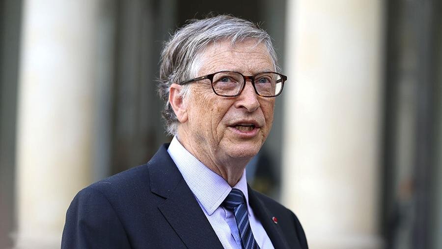 Билл Гейтс. Бывший ботаник. Добился. Миллиардер. Основатель компании. Фото взято с Яндекс.Картинки