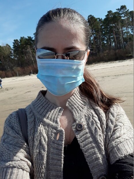 Юрмала, 8 апреля 2020. Теперь и здоровым людям приходится носить маски. Дожили! 