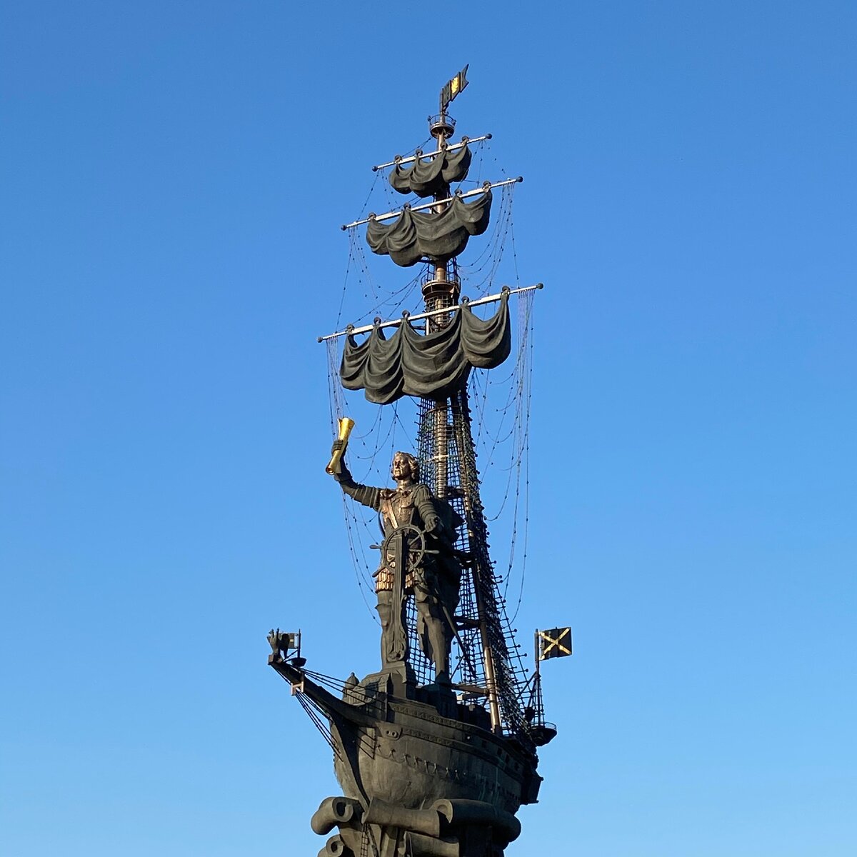 памятник петру 1 москва река