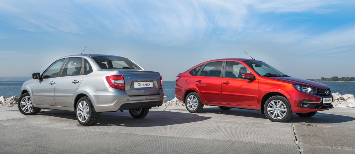 Самая популярная в России марка Lada в апреле продала 10 055 автомобилей (сюда включены и 659 Нив, которые пока ещё не успели получить значок Лады и реализуются под брендом Chevrolet). Это на 69% меньше, чем годом ранее. Наибольшим спросом пользуется семейство Гранты (3058 штук).