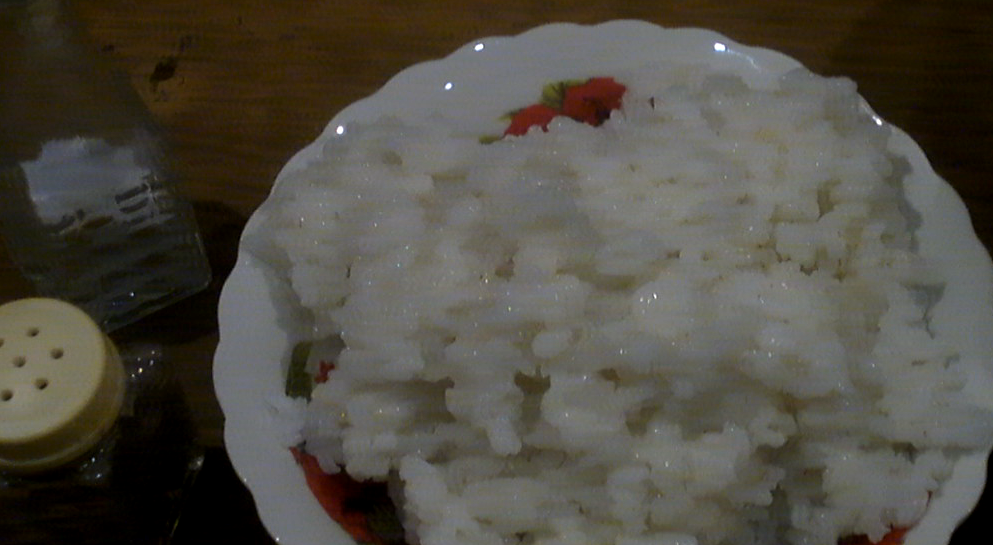 отварной рис,соль и чёрный перец