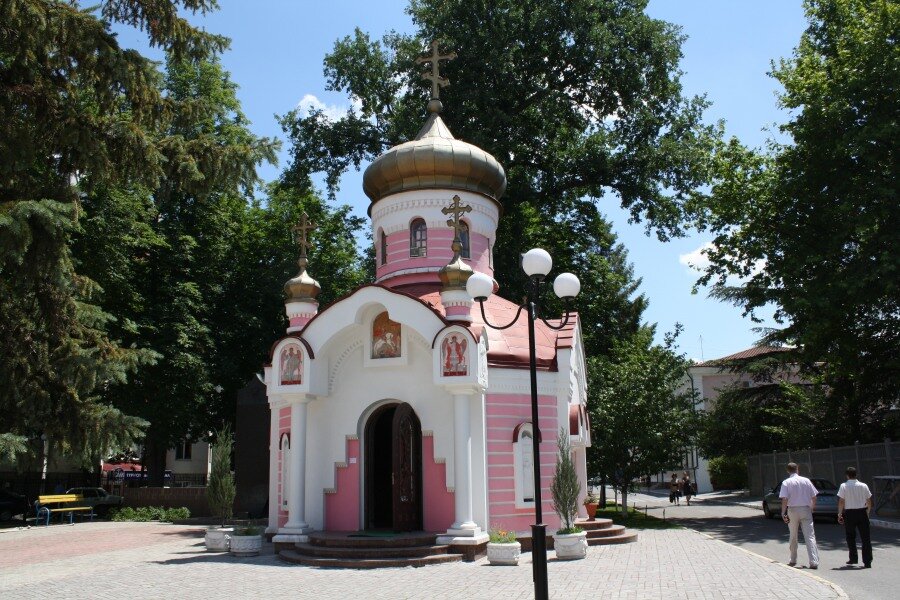 Часовня константина и елены симферополь. Свято-троицкий собор симферополь. Часовня георгия победоносца симферополь. Часовня симферополь. Церковь возле радиорынка симферополь.