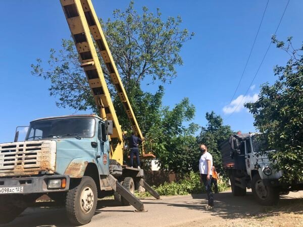 Работы по спилу деревьев в Усть-Лабинске, улица Дзержинского
