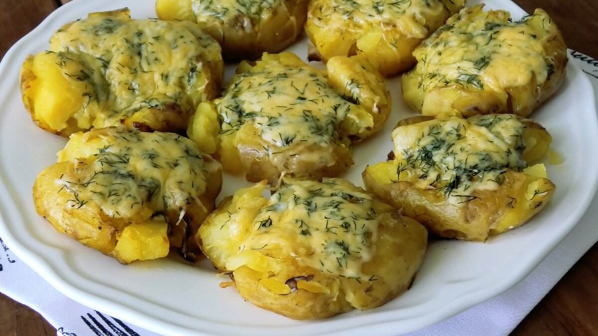 Картошка в духовке с сыром и майонезом и чесноком рецепт с фото
