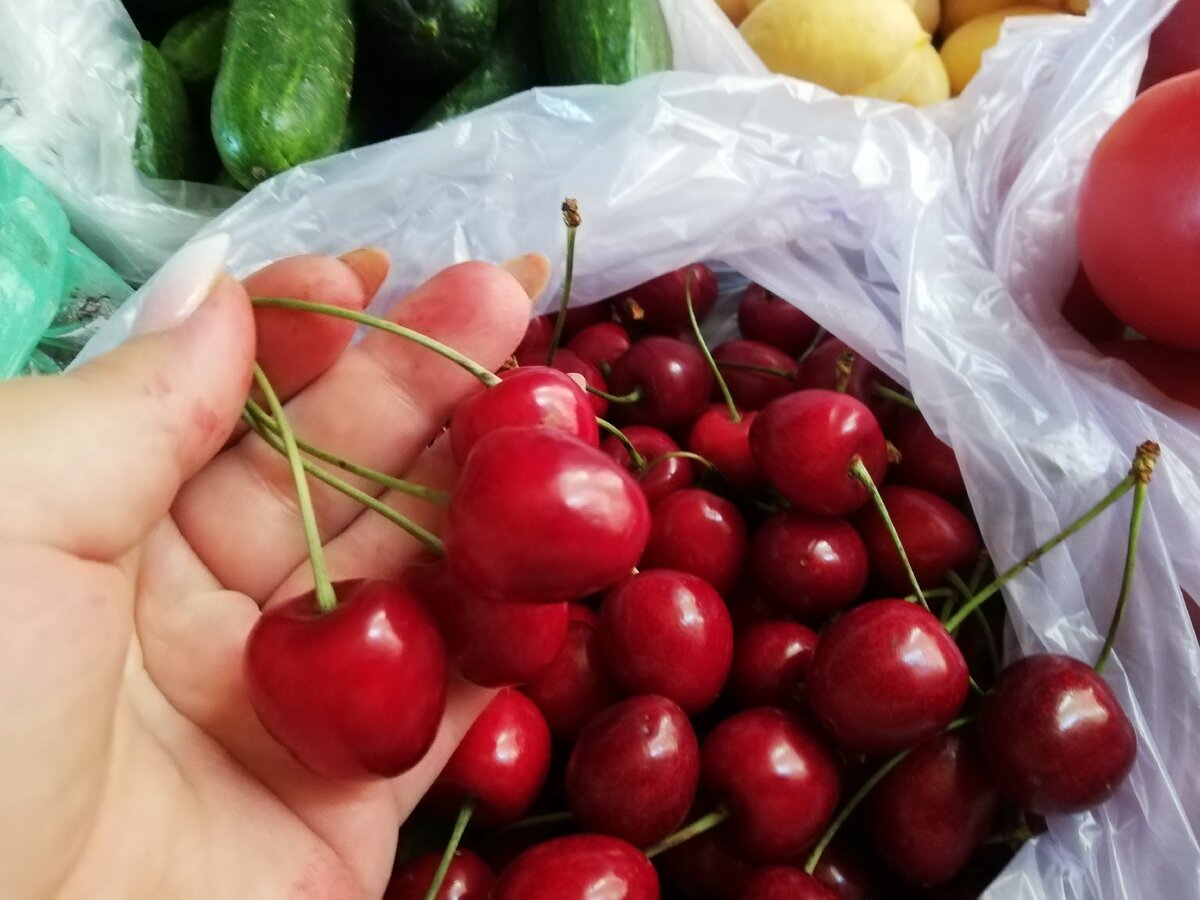 Красная черешня. Всего за 300 руб/кг