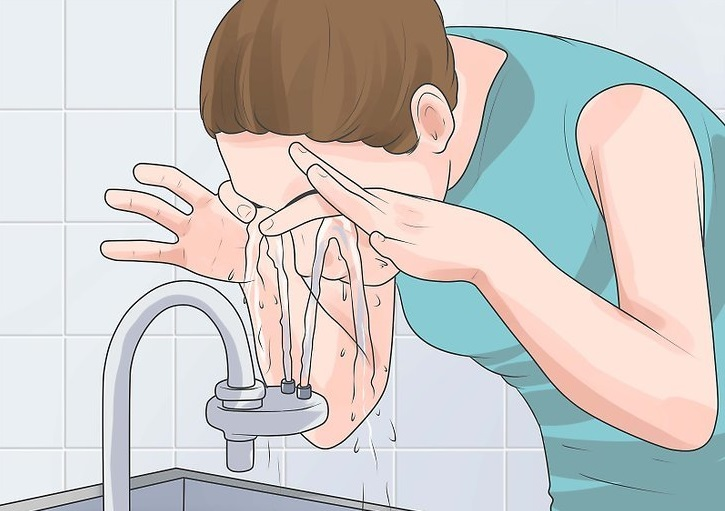 процесс промывания глаз