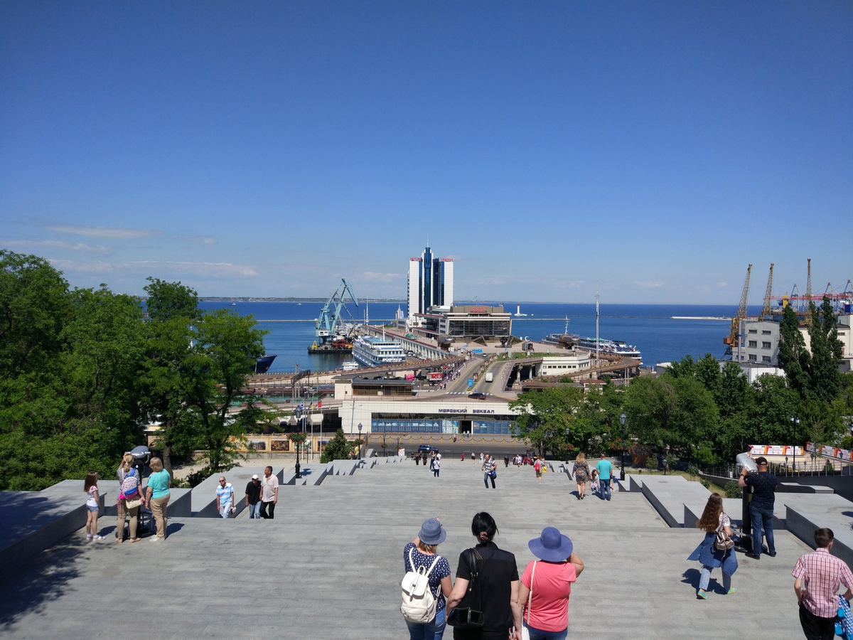 Виды на порт.