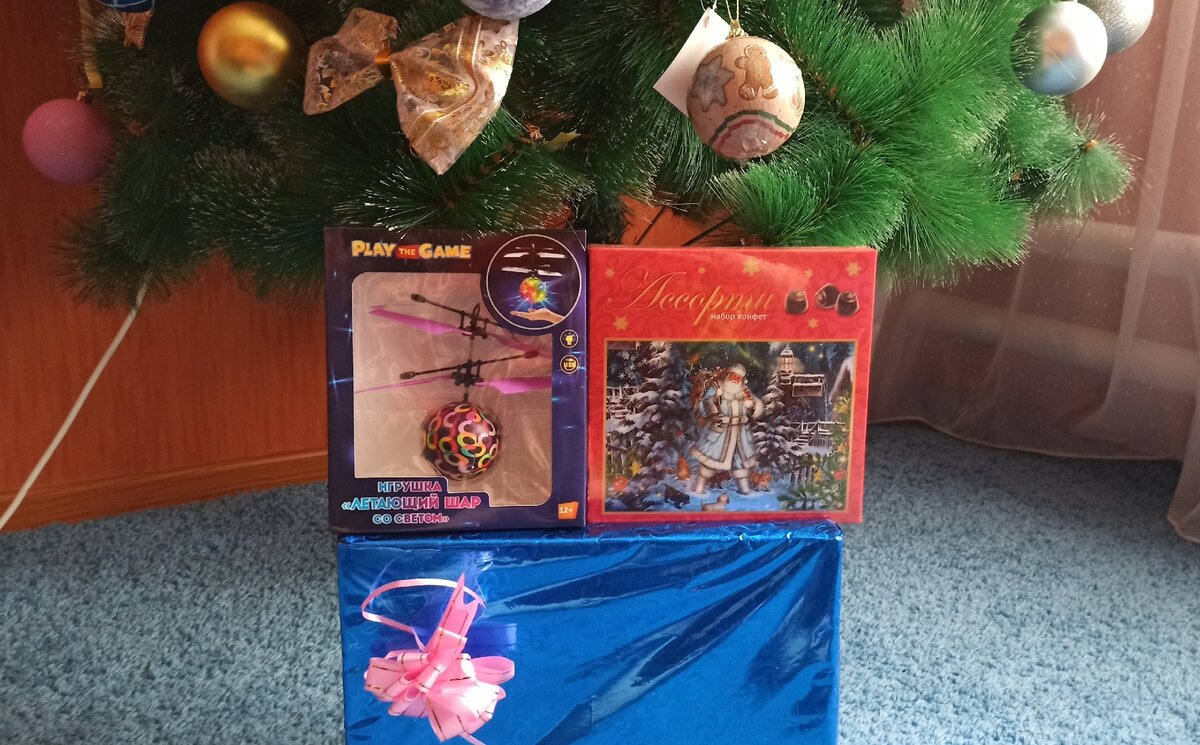 Конфеты и летающий шар